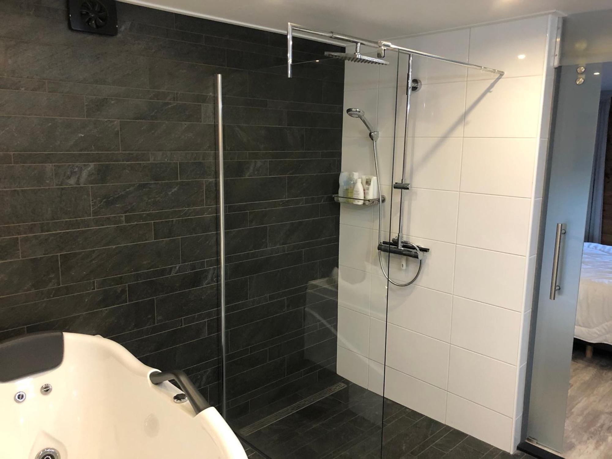 הוילה Kropswolde Vrijstaande Luxe Finse Blokhut 2-6 Of 2-8 Pers מראה חיצוני תמונה